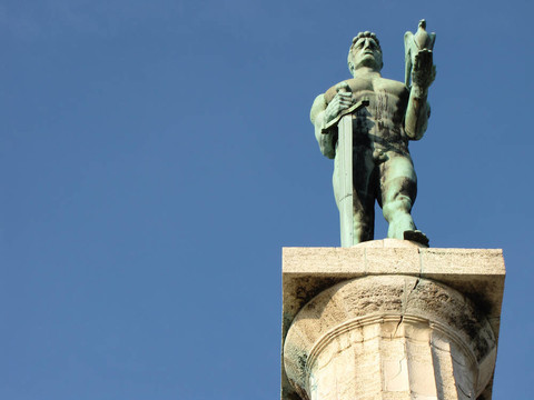 維克托在Kalemegdan的雕像