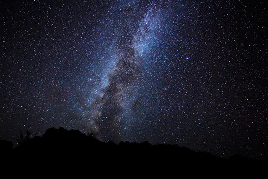 夜空中的星星；銀河系