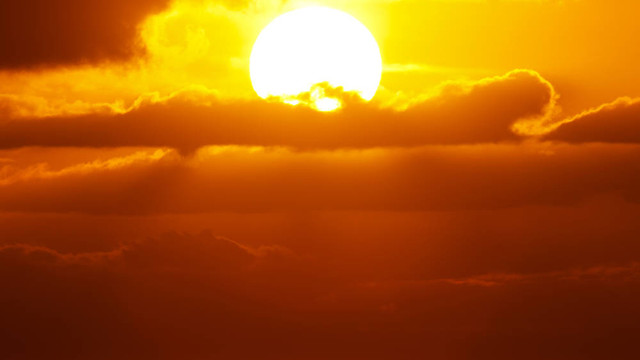 戲劇性的夕陽紅