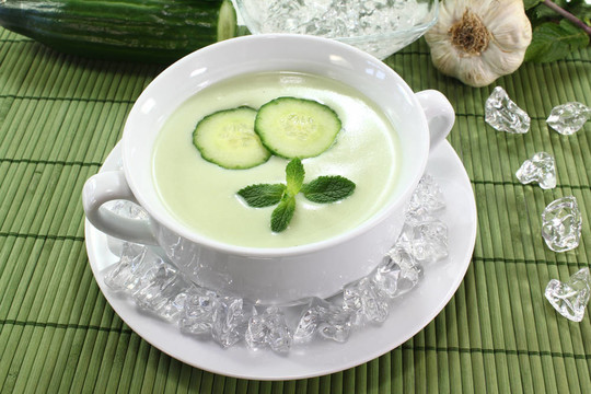 冰鎮(zhèn)黃瓜湯