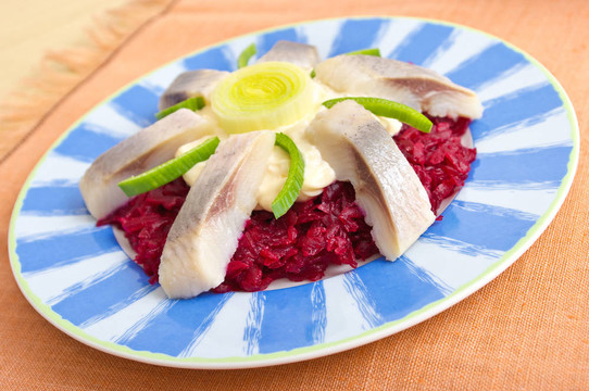 傳統(tǒng)的鯡魚沙拉甜菜