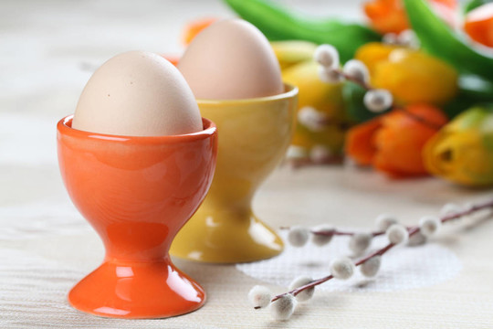 橙色的雞蛋黃eggcups