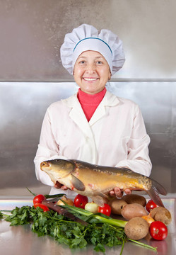 Cook女子鯉魚魚