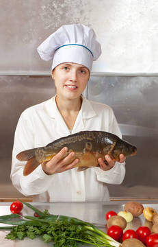 Cook女子鯉魚魚