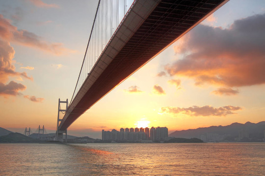 青馬大橋日落；香港