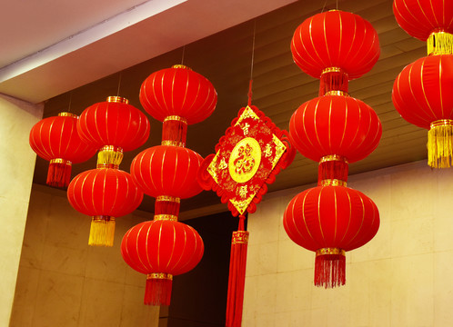 大紅燈籠高高掛