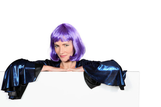 一個(gè)穿著服裝的女人的肖像