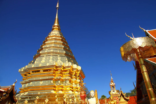 藍天Phra That Doi Suthep