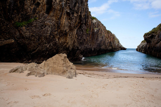 海灘上的Nueva de Llanes