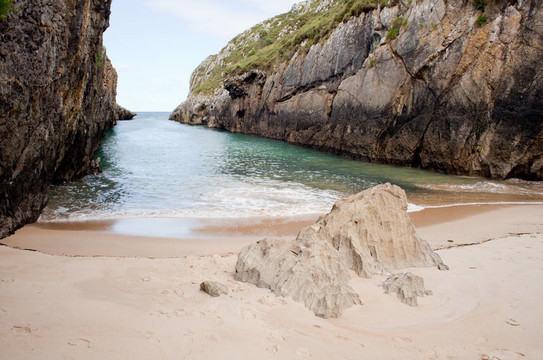 海灘上的Nueva de Llanes
