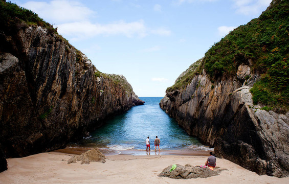 海灘上的Nueva de Llanes