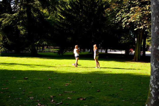 公園里的女孩
