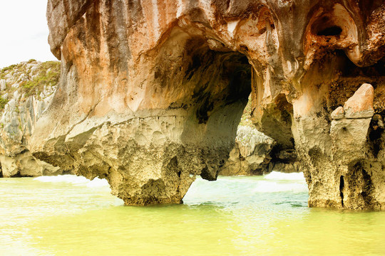 Cuevas del損壞