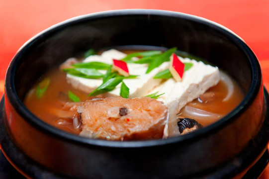 日本料理；魚湯