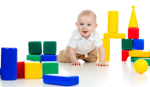 小孩子玩積木
