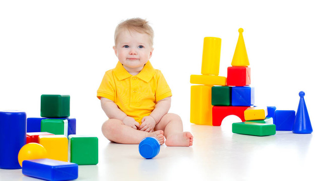 小孩子玩積木