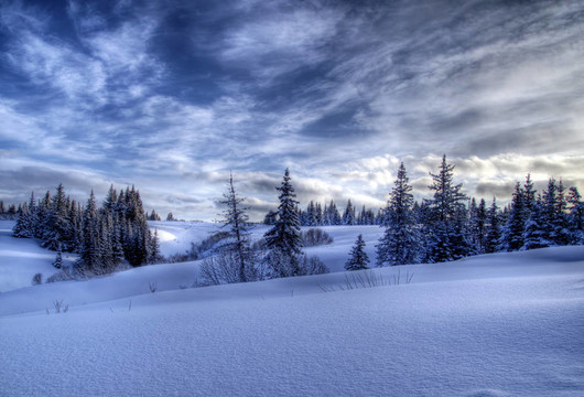 雪景與戲劇性的天空
