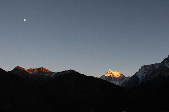 雪山 夜景 山 夜色 月亮