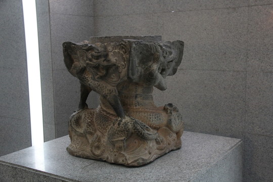動物石刻
