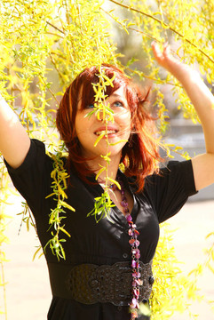 公園里的小女孩