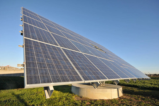 太陽能電池板獲得能量從陽光。