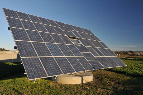 太陽能電池板獲得能量從陽光。