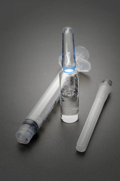 注射器和小瓶