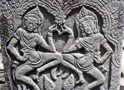 飛天舞者刻在巴戎寺寺；吳哥城；柬埔寨