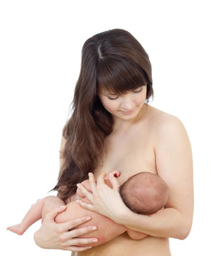 年輕母親母乳喂養(yǎng)小嬰兒孤立在W