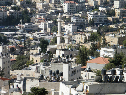 耶路撒冷的尖塔在山坡上2010