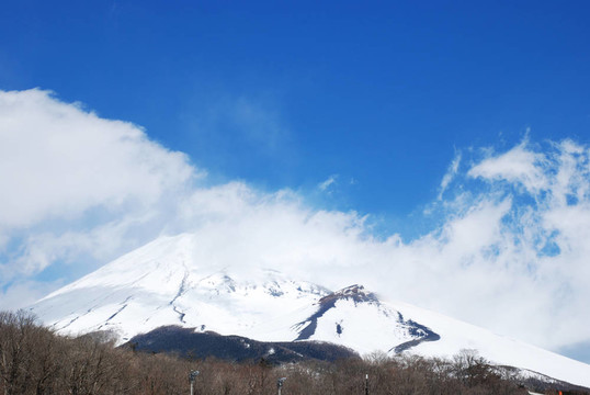 冰雪覆蓋的富士山
