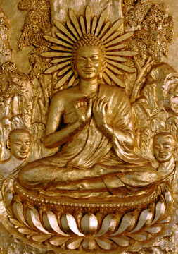 金佛坐蓮花