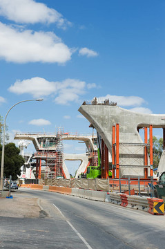 路在重建