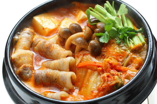 泡菜泡菜chigae燉；