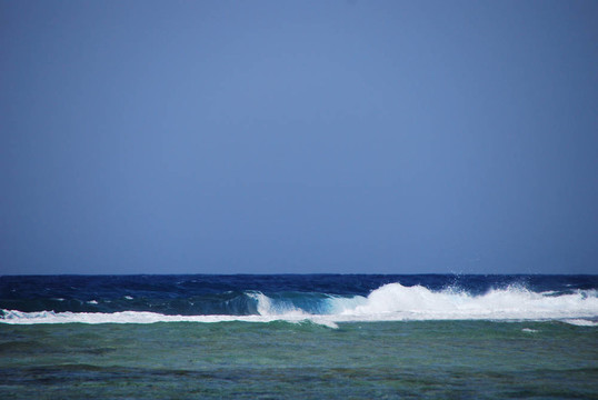 在海上沖浪