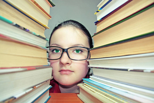 肖像女孩眼睛的書