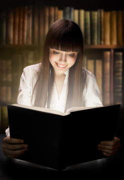 少女讀書。教育類