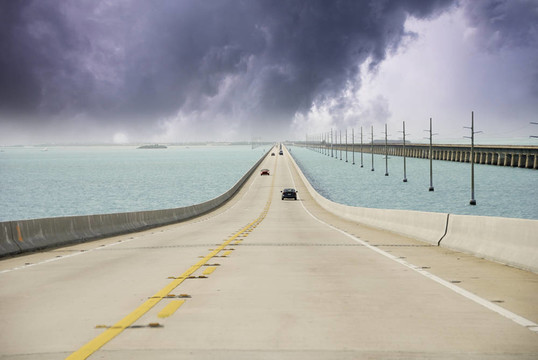海外公路上的天空顏色