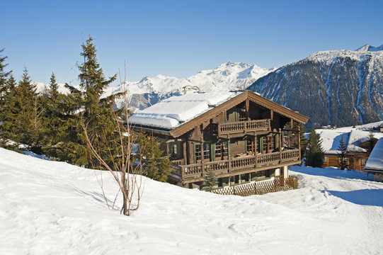 在雪山小屋
