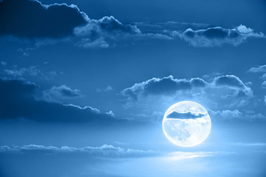 夜空中的Moon