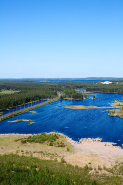 湖泊與森林全景