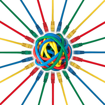 連接到彩色電纜球的網(wǎng)絡(luò)電纜插頭