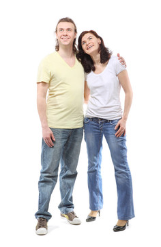 穿牛仔褲的年輕夫婦；男孩和女孩；站在一起擁抱