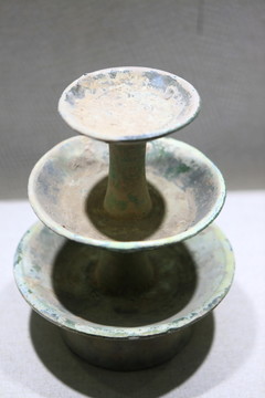 綠釉陶質(zhì)盤式燈