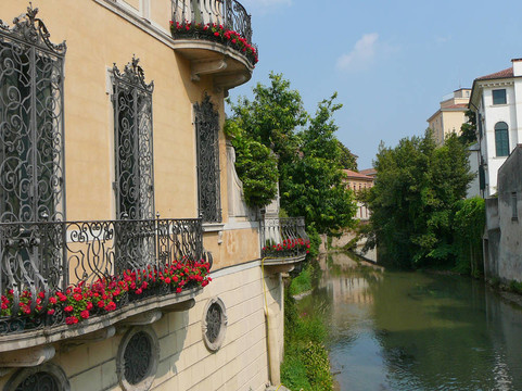 Padua；意大利