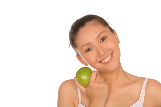 微笑的亞洲婦女與綠色蘋果