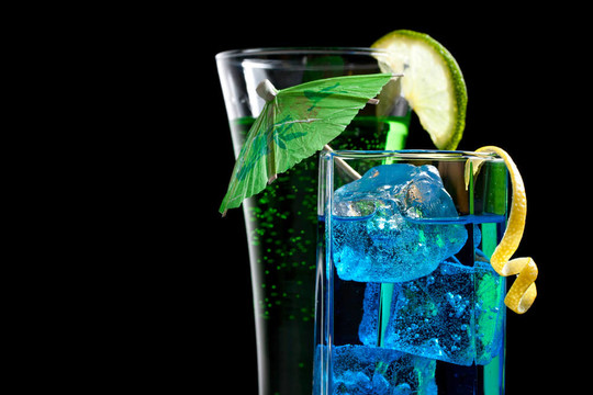 兩個冷雞尾酒裝飾