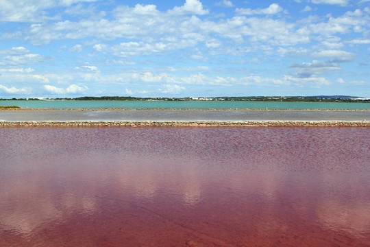 Ses Salines Formentera五彩鹽場的地平線