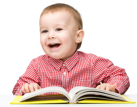 小孩玩書