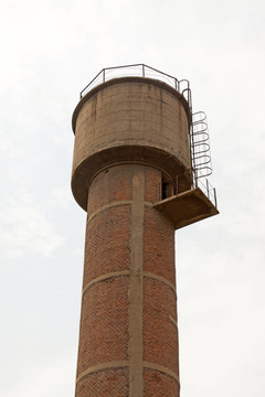 红砖储存水塔